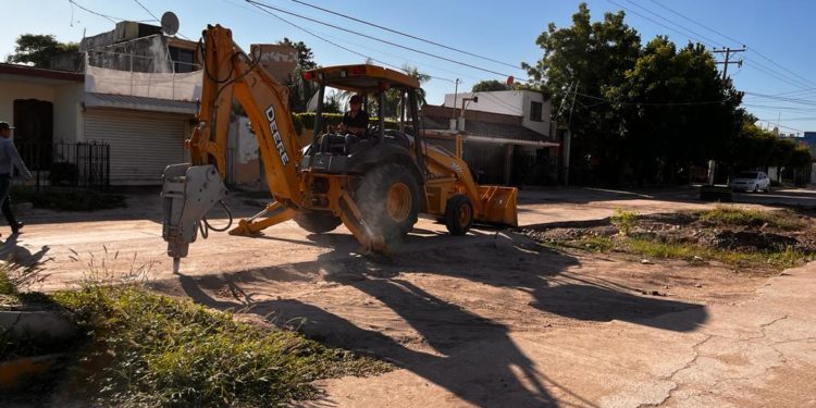 Inicia Gobierno Municipal con trabajos de reposición de losas con concreto en la colonia Ernesto Hays Borboa.