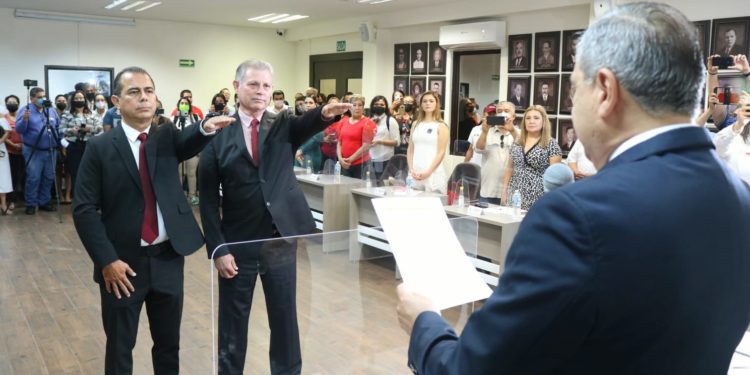 Instala Gerardo Octavio Vargas Landeros Cabildo de Ahome y toma protesta a nuevos funcionarios del Ayuntamiento.