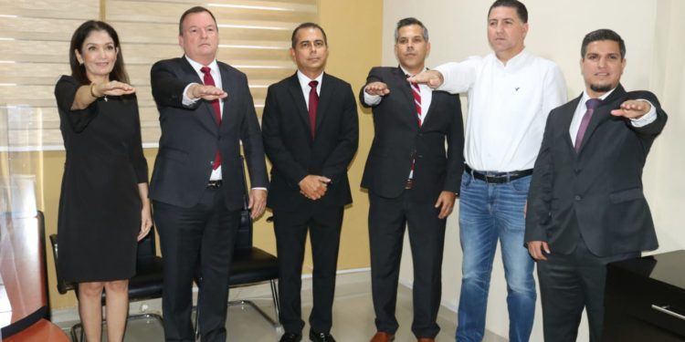 Otorga Tesorero Municipal nombramientos y toma protesta a Directores que lo acompañarán en su función.